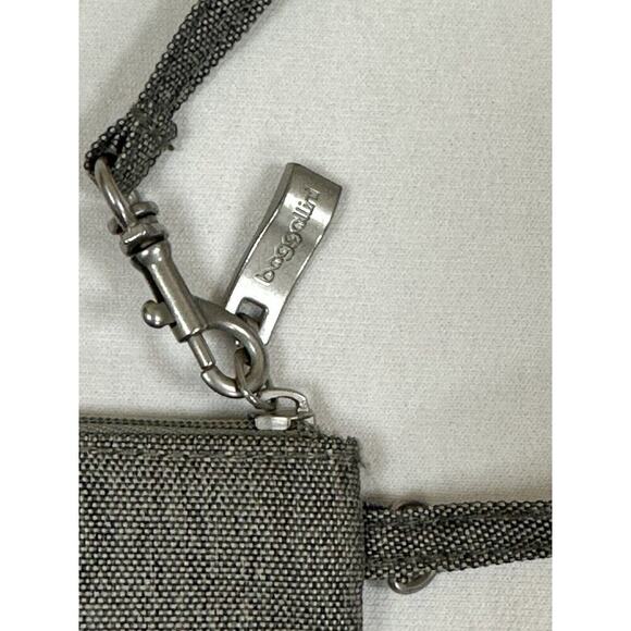 Baggalini Gray Silver RFID Security Wristlet Clutch Wallet EUC - Picture 3 of 6